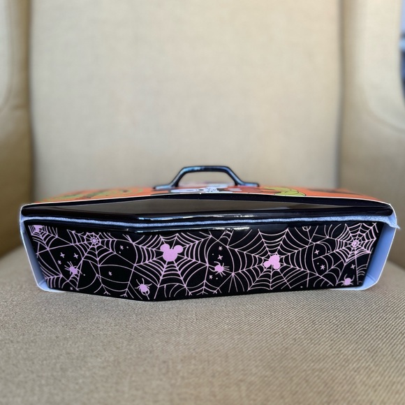 Disney Mickey Baking Coffin - Picture 5 of 6